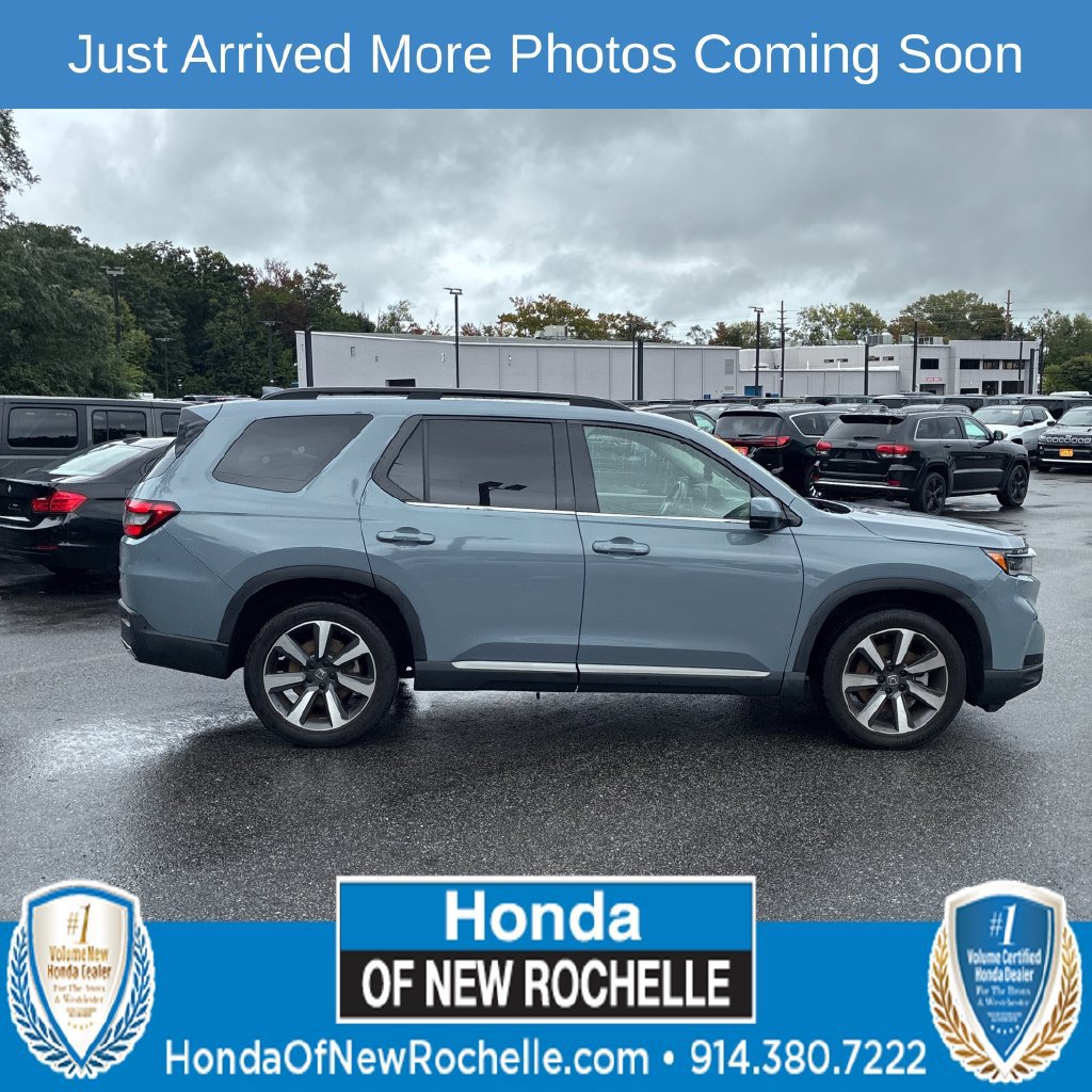 Used 2025 Honda Pilot Touring image 2