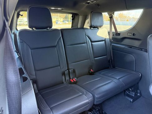 Used 2023 Chevrolet Suburban Premier AWD/4WD image 33