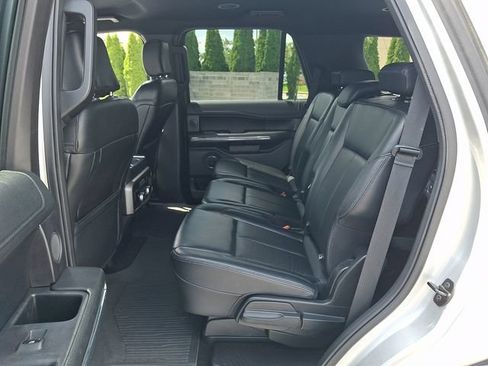 Used 2019 Ford Expedition XLT w/ Equipment Group 202A AWD/4WD image 10