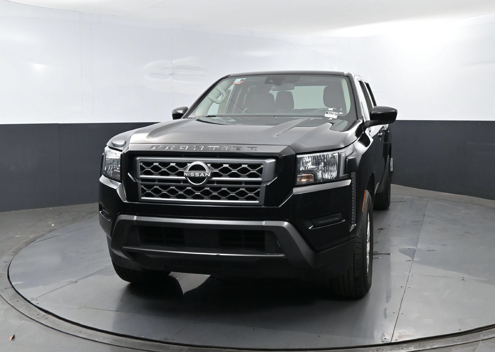 Used 2023 Nissan Frontier SV RWD image 2
