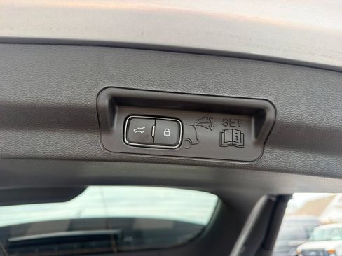 Used 2024 Ford Explorer XLT w/ Equipment Group 202A AWD/4WD image 51