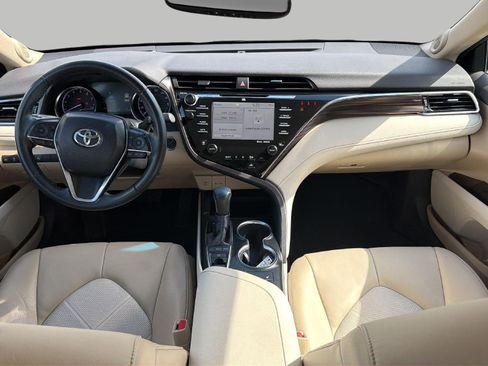 Used 2018 Toyota Camry XLE FWD image 9