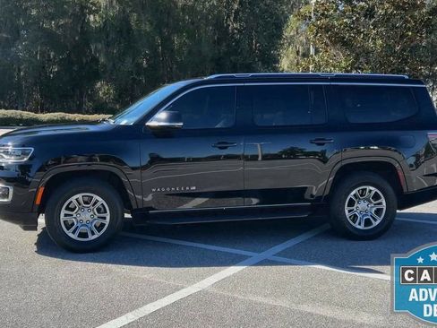 Used 2024 Jeep Wagoneer 4WD image 5