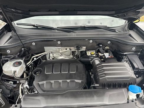 Used 2024 Volkswagen Atlas Cross Sport SEL R-Line image 19