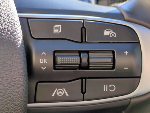 Used 2023 Kia Sportage EX image 26