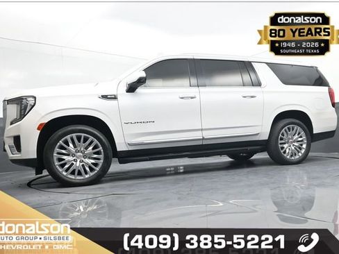 Used 2024 GMC Yukon XL SLT w/ SLT Luxury Package image 16