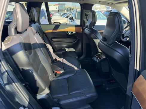 Certified 2022 Volvo XC90 T6 Momentum w/ Climate Package image 29
