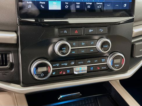 Used 2024 Ford Expedition Max XLT image 24