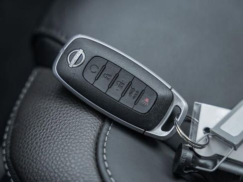 Used 2024 Nissan Pathfinder Platinum w/ Black Appearance Package image 47