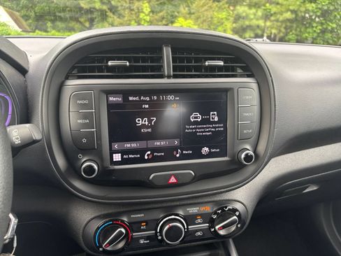 Used 2025 Kia Soul LX w/ LX Technology Package FWD image 17