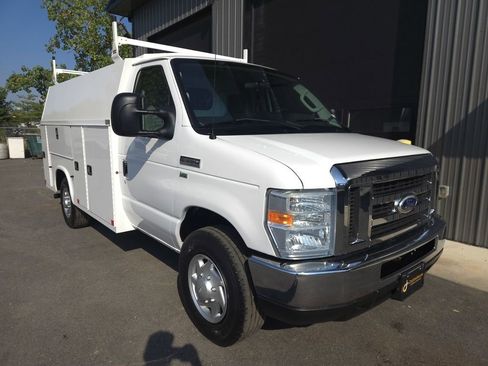 Used 2016 Ford E-350 and Econoline 350 Super Duty w/ Power Windows & Locks Group image 6