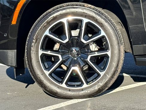 Used 2025 Chevrolet Tahoe RST image 14