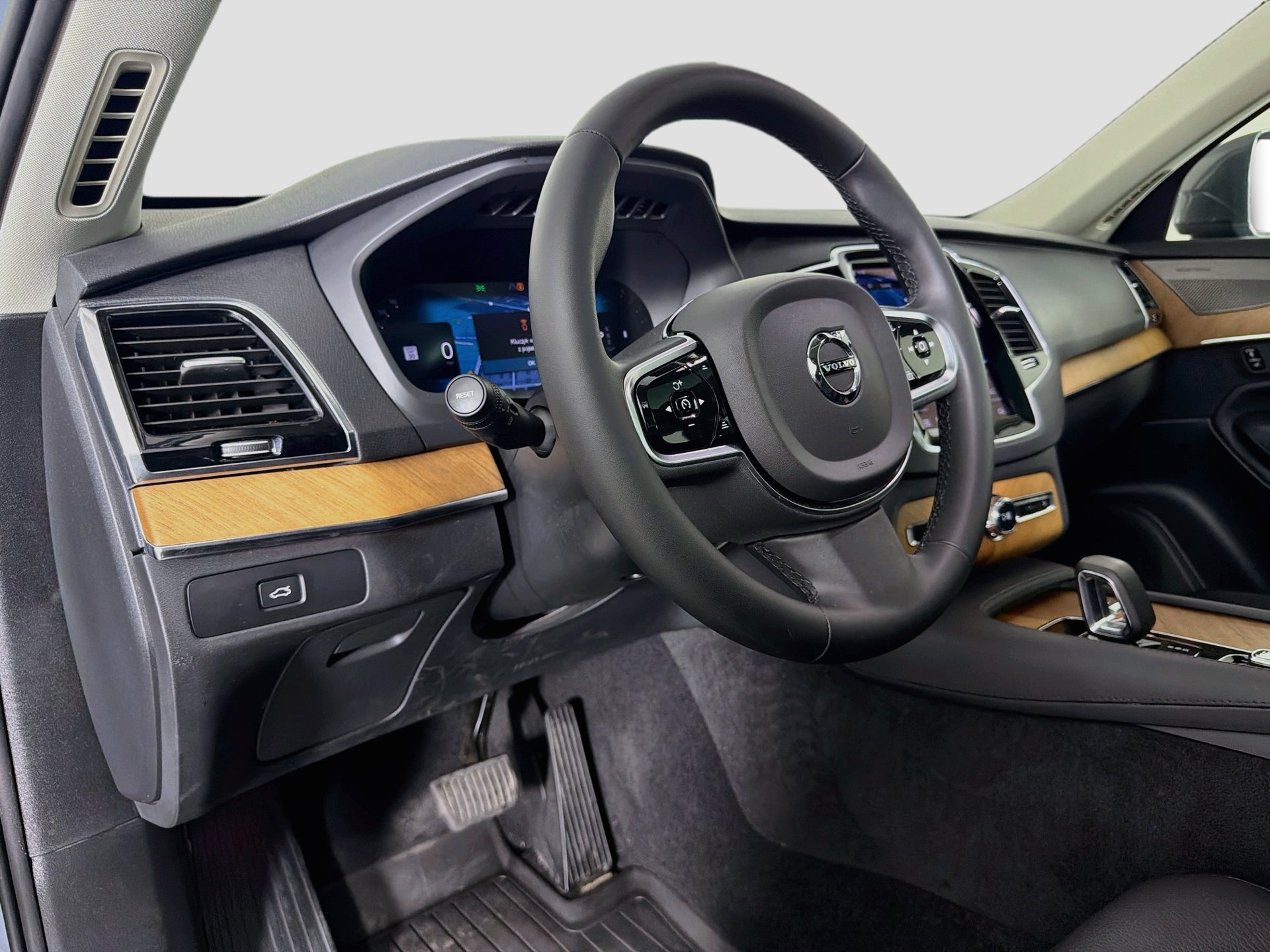 Used 2023 Volvo XC90 B6 Plus w/ Protection Package Premier AWD/4WD image 10