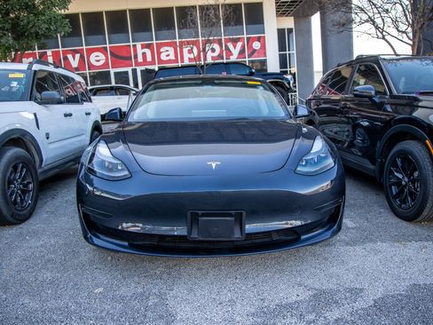 Used 2023 Tesla Model 3 Standard Range image 4