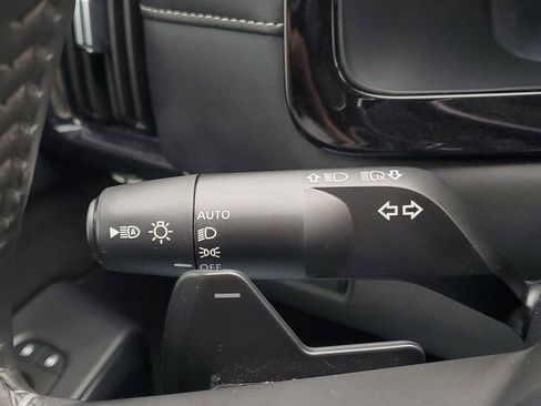 Used 2024 Nissan Pathfinder SV image 16