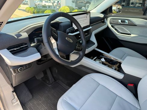 Used 2025 Ford Explorer Platinum w/ Ultimate Package AWD/4WD image 11