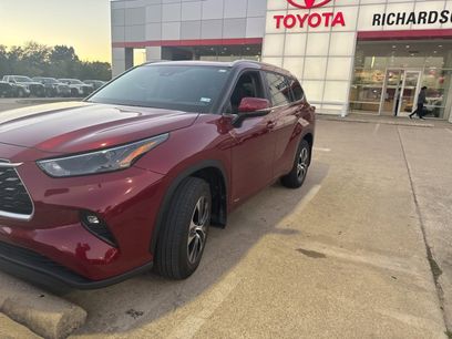 Used 2023 Toyota Highlander XLE