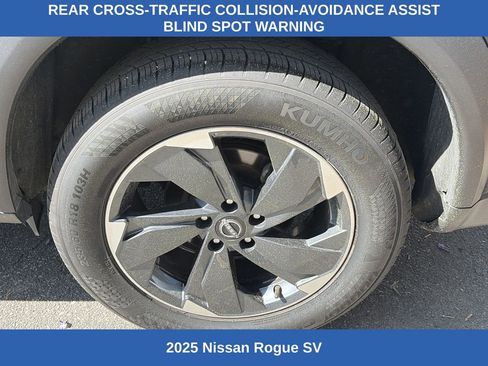Used 2025 Nissan Rogue SV image 9