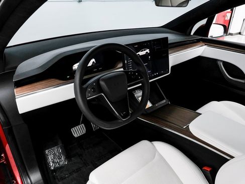 Used 2023 Tesla Model X image 3