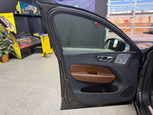 Used 2019 Volvo XC60 T6 Inscription w/ Protection Package Premier AWD/4WD image 9
