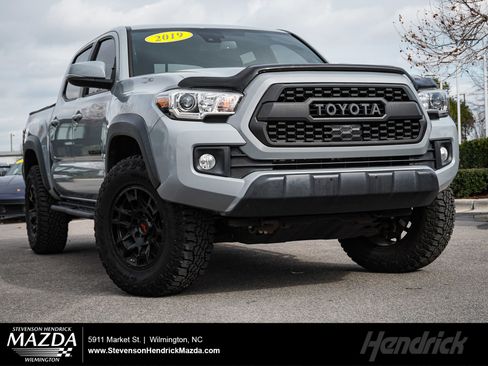 Used 2019 Toyota Tacoma TRD Off-Road image 1