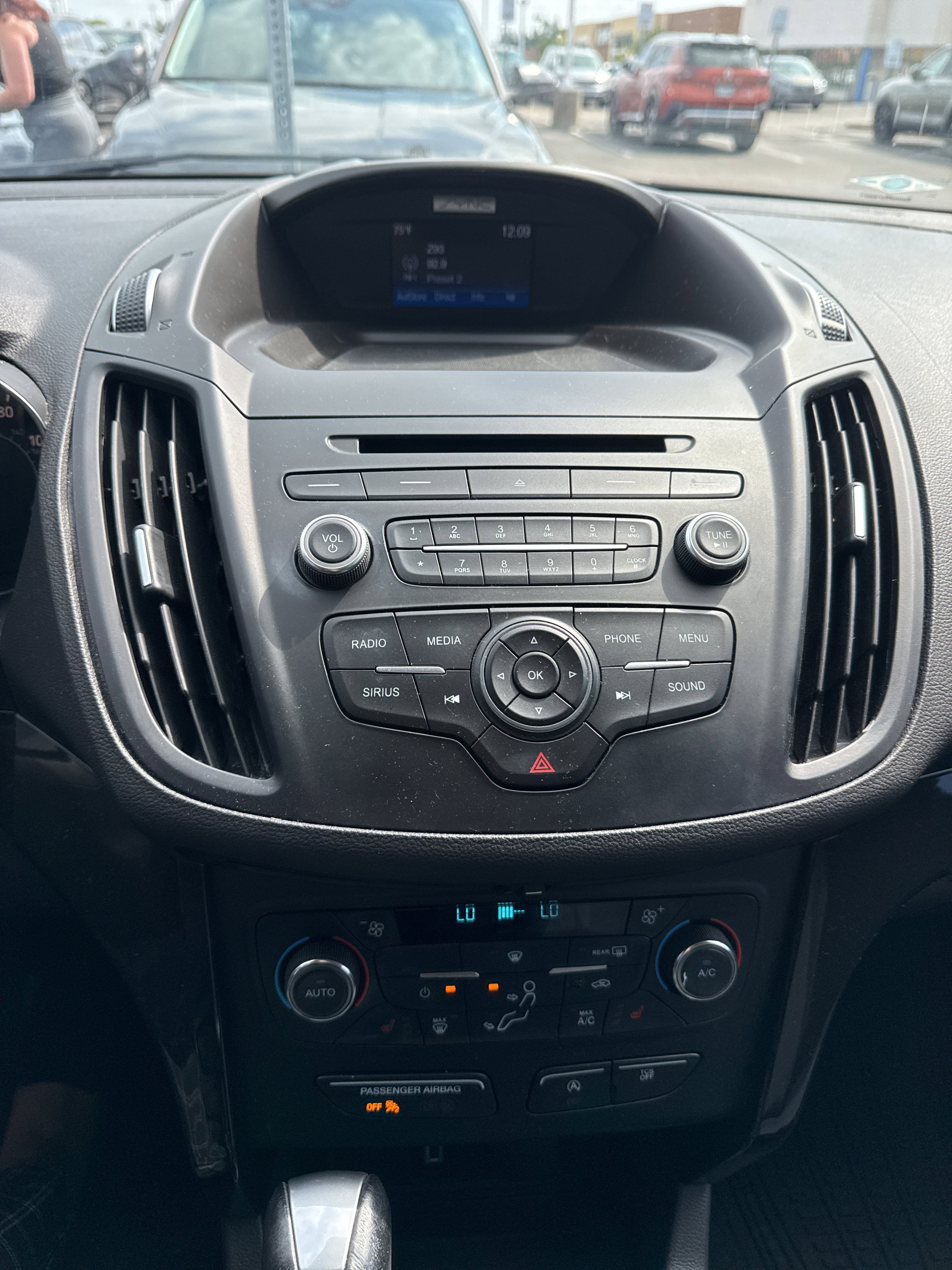 Used 2017 Ford Escape SE w/ SE Sport Appearance Package AWD/4WD image 2