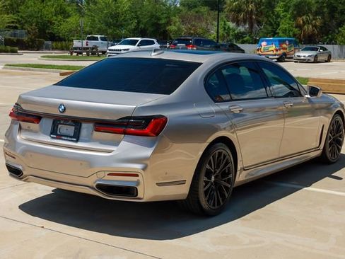 Used 2022 BMW 740i w/ Luxury Rear Seating Package RWD image 14