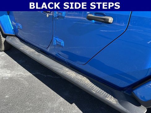 Used 2023 Jeep Gladiator Overland w/ Popular Equipment Package image 6