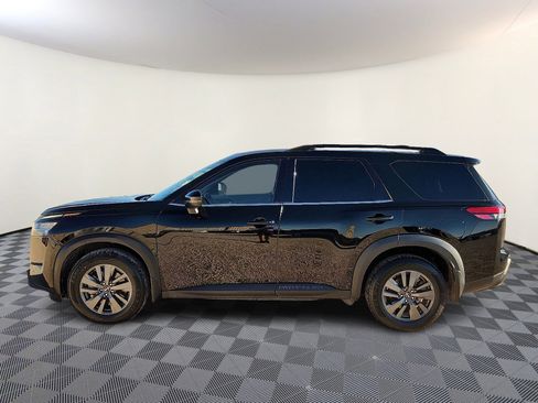 Used 2022 Nissan Pathfinder SV w/ SV Premium Package image 2