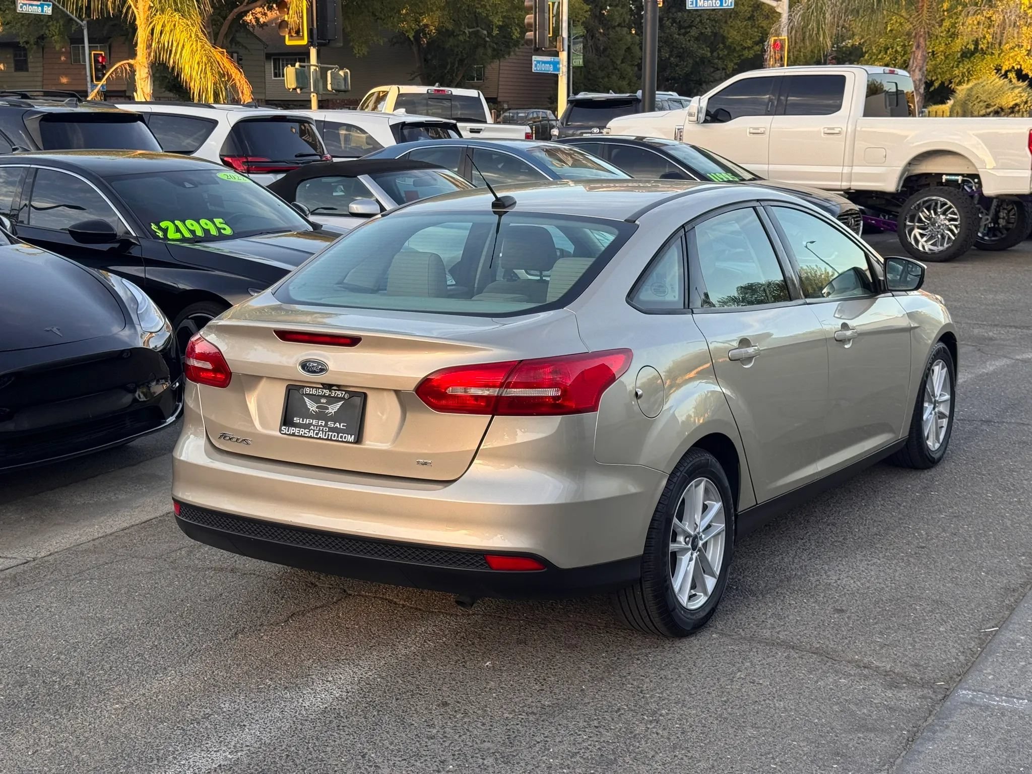 Used 2018 Ford Focus SE FWD image 6