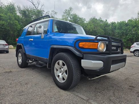 Used 2007 Toyota FJ Cruiser 4WD image 2