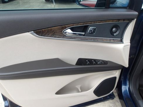 Used 2017 Lincoln MKX Reserve w/ Lincoln MKX Climate Package image 18