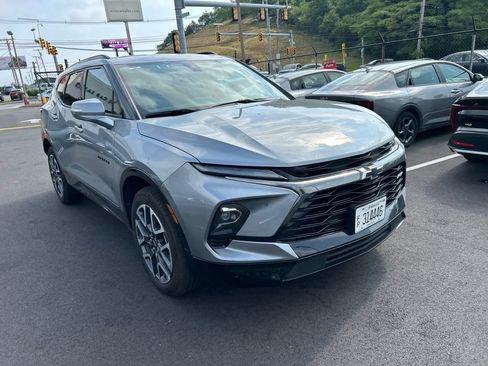 Used 2025 Chevrolet Blazer RS FWD image 2