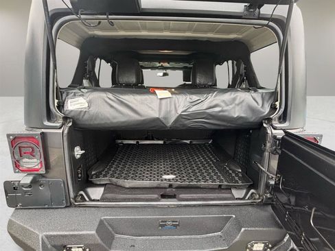 Used 2017 Jeep Wrangler Unlimited Sahara w/ Dual Top Group AWD/4WD image 9