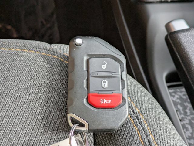 Used 2025 Jeep Gladiator Sport AWD/4WD image 23