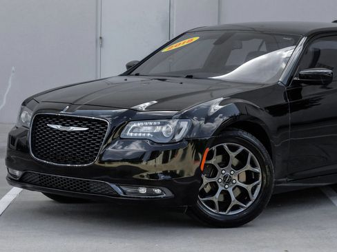 Used 2018 Chrysler 300 S AWD/4WD image 7