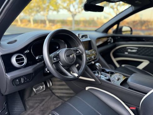 Used 2021 Bentley Bentayga Speed AWD/4WD image 18
