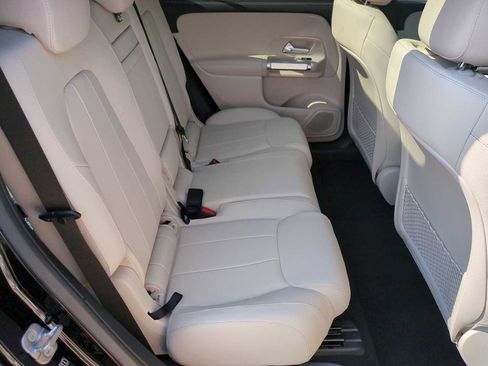 Used 2025 Mercedes-Benz GLB 250 4MATIC image 22