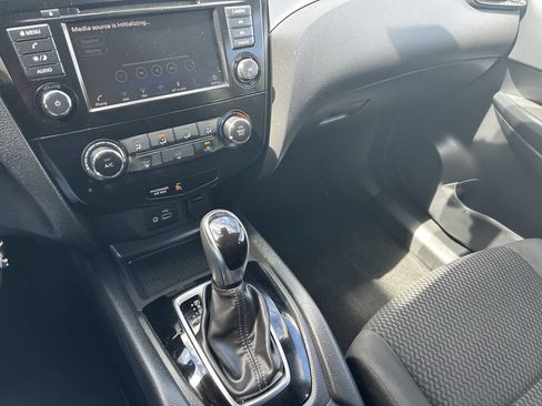 Used 2021 Nissan Rogue Sport S image 26