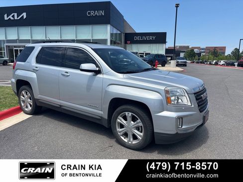 Used 2017 GMC Terrain SLE w/ Convenience Package FWD image 1