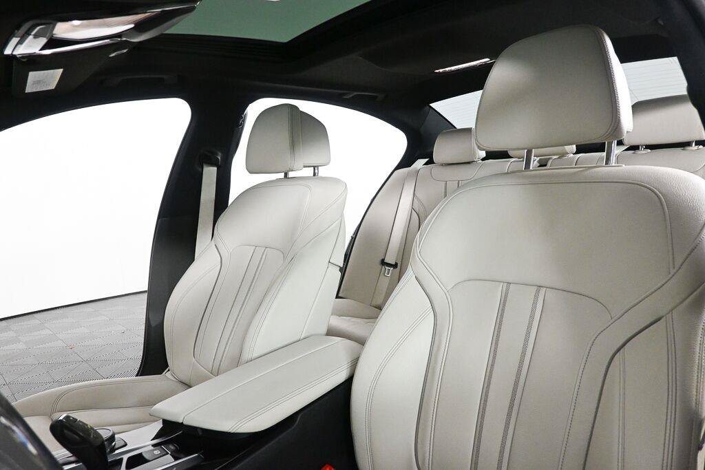 Used 2019 BMW 530i w/ Luxury Package RWD image 5