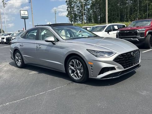 Used 2023 Hyundai Sonata SEL w/ Convenience Package FWD image 2