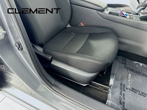 Used 2025 Nissan Sentra SV FWD image 31
