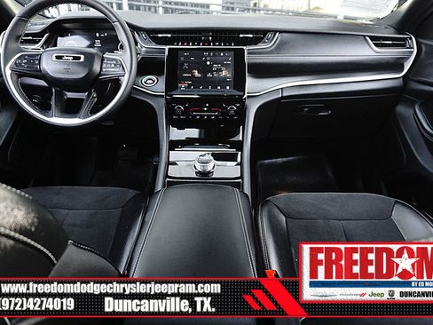 Used 2024 Jeep Grand Cherokee Altitude image 11