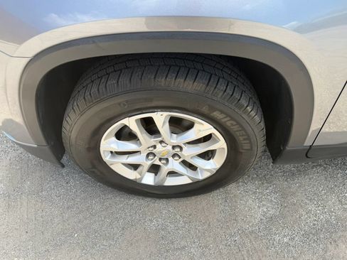 Used 2019 Chevrolet Traverse LT FWD image 10