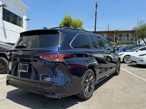 Used 2021 Toyota Sienna XSE FWD image 7