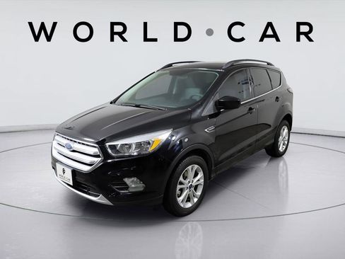 Used 2018 Ford Escape SE image 3