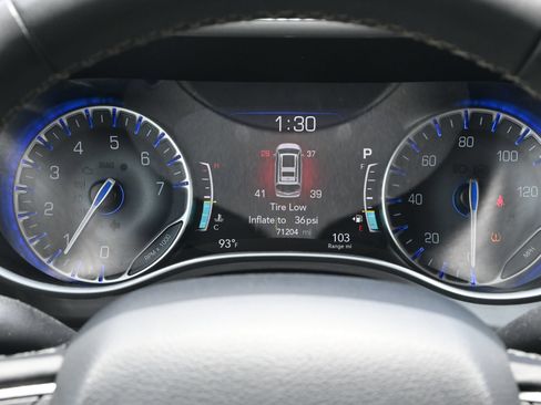 Used 2024 Chrysler Pacifica Touring-L FWD image 12