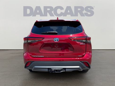 Used 2023 Toyota Highlander XLE AWD/4WD image 6
