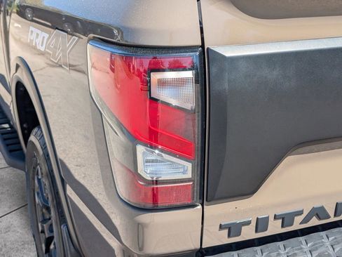 Used 2021 Nissan Titan PRO-4X w/ Pro-4x Convenience Package image 13